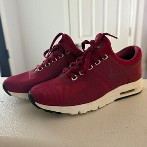 Red nike air max zero 7.5